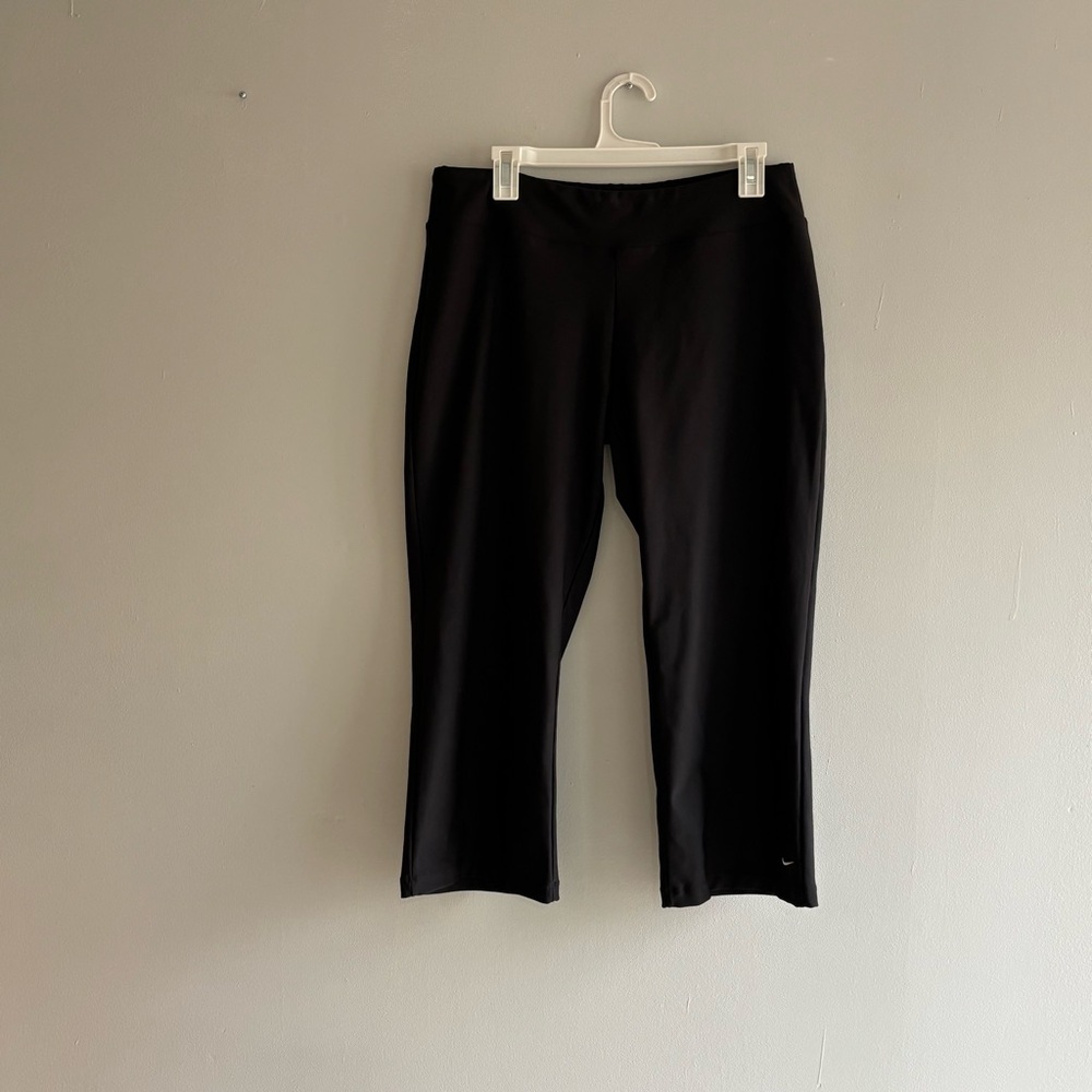 Nike  Fit Dry Women Cropped Capri Black Leggins  Size L  Activewear